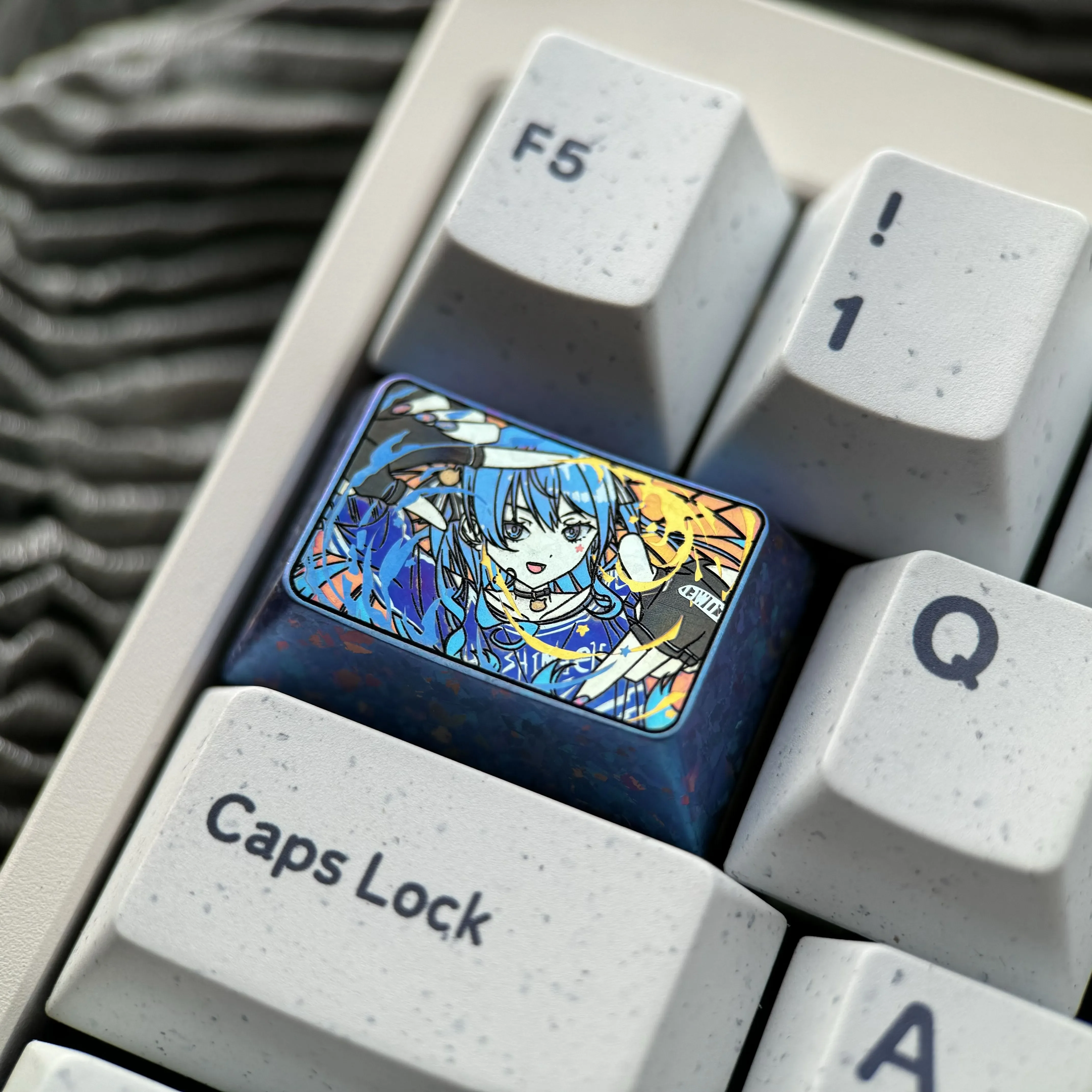 A gallery of the exclusive Hoshimachi Suisei titanium keycap, showcasing its stunning ice crystal design and vibrant luster from multiple artistic design.