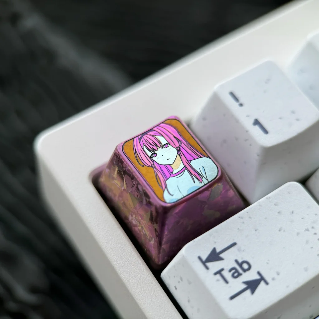 Sakura Akino Keycaps displaying an enchanting character design. Mystical uce crystal style for an anime-inspired desktop.
