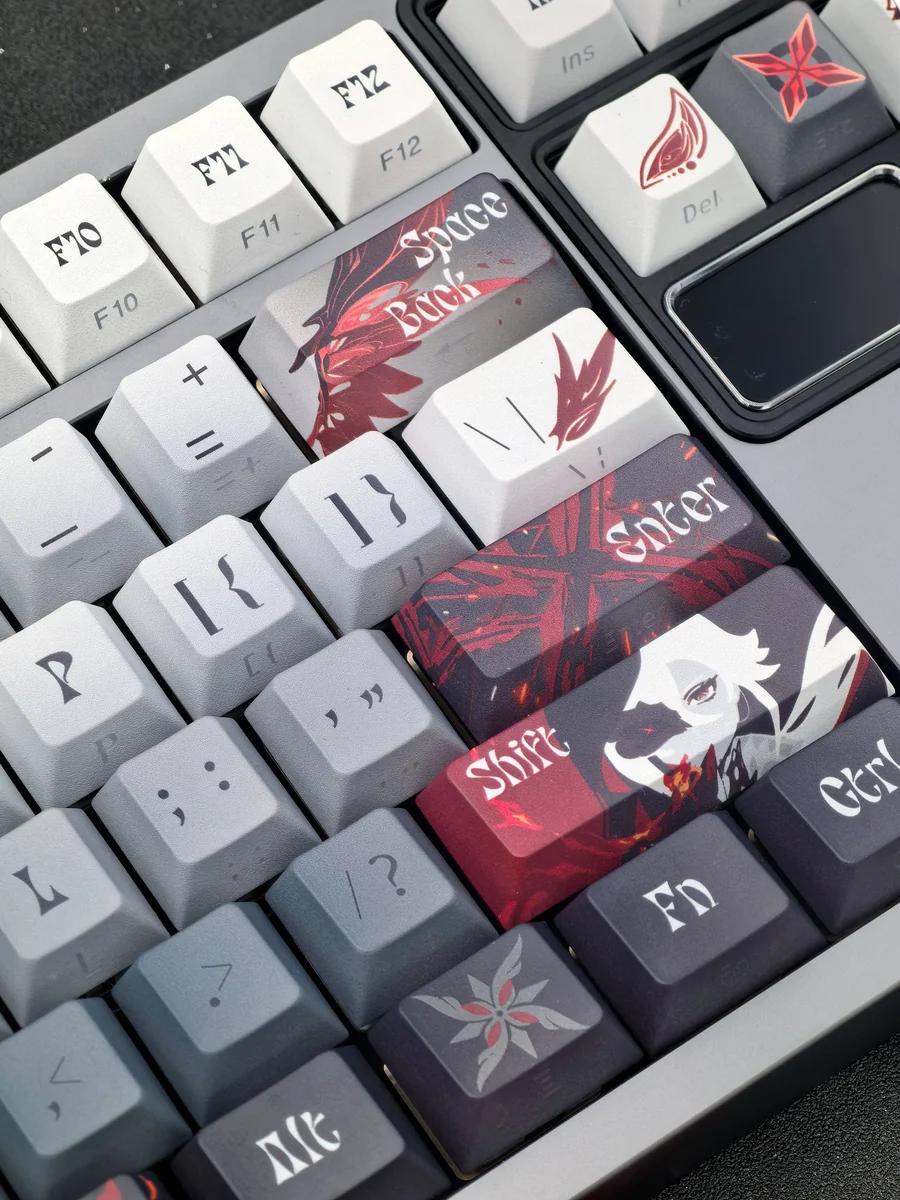 Premium Arlecchino The Knave double-shot keycap set, side-engraved legends visible from multiple angles, showcasing the mysterious dark aesthetic deisgn.