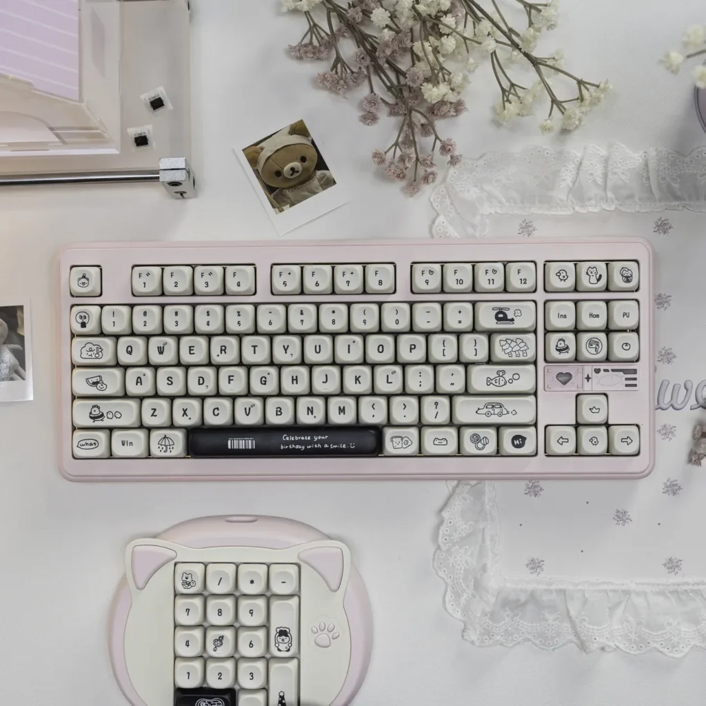 Happy Daily Life MOA Keycap Set in crisp white, showcasing durable PBT and the comforting MOA profile, embodying everyday minimalist charm.