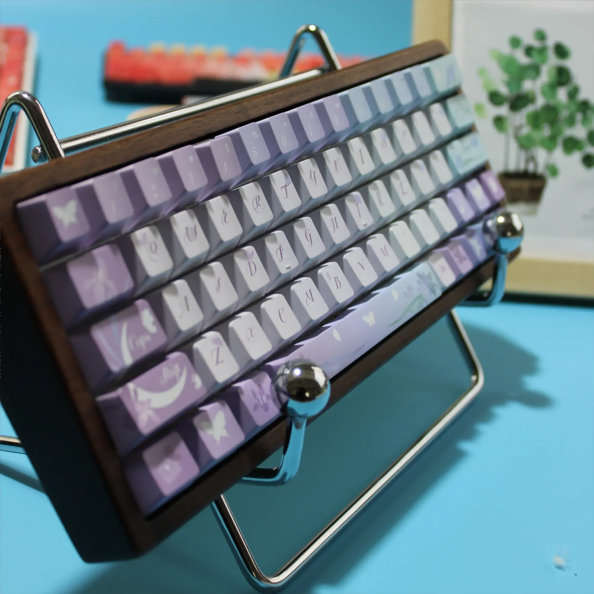 Detailed gallery views of the Iris Keycaps set: Dreamlike Iris Butterfly PBT Chinese style set, highlighting exquisite purple hues and artistic motifs.