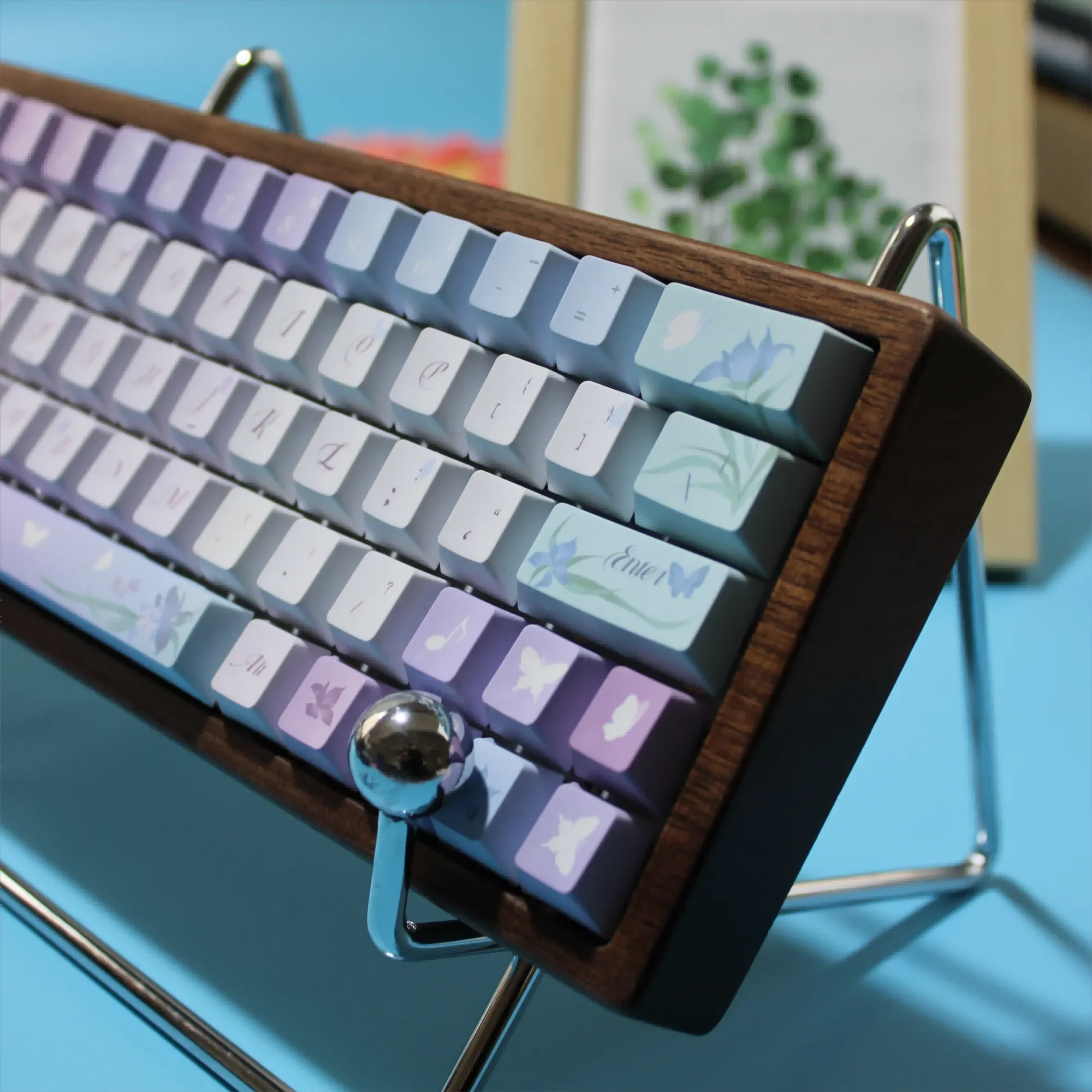 Dreamlike Iris Keycaps Set gallery featuring exquisite PBT Chinese-style keycaps with elegant purple iris and butterfly motifs from various perspectives.