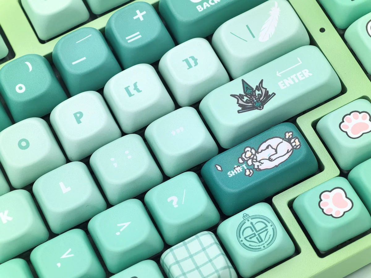 Vyn Richter Keycap Set showcasing its elegant FOA profile, sophisticated character aesthetics, and cool-toned design details from multiple views.