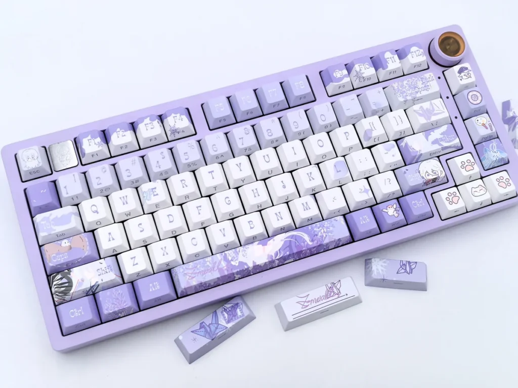 Exclusive Ye Xuan Keycaps PBT art set, showcasing intricate romantic character side-engravings and an elegant gaming aesthetic.