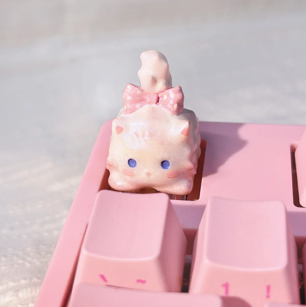 Showcasing different angles of the whimsical fluffy cat artisan keycap with intricate details and warm white tones, highlighting its unique charm setup.