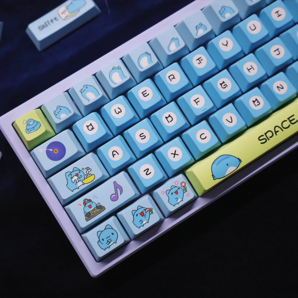 Adorable Bugcat Capoo PBT dye-sub keycaps set, an original opaque small full set featuring whimsical blue and pastel designs for mechanical keyboards.
