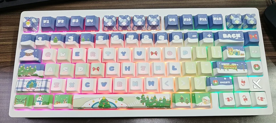 Opaque festive blue PBT Christmas keycaps set, featuring charming winter wonderland icons. Durable and artistic for a cozy holiday keyboard.