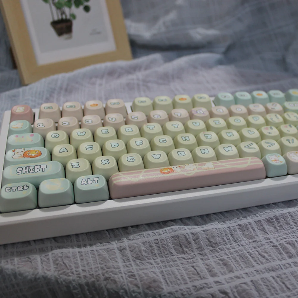 Adorable pink and white PBT cute cat keycaps set for a playful keyboard. Durable PBT material with charming cartoon cat designs.