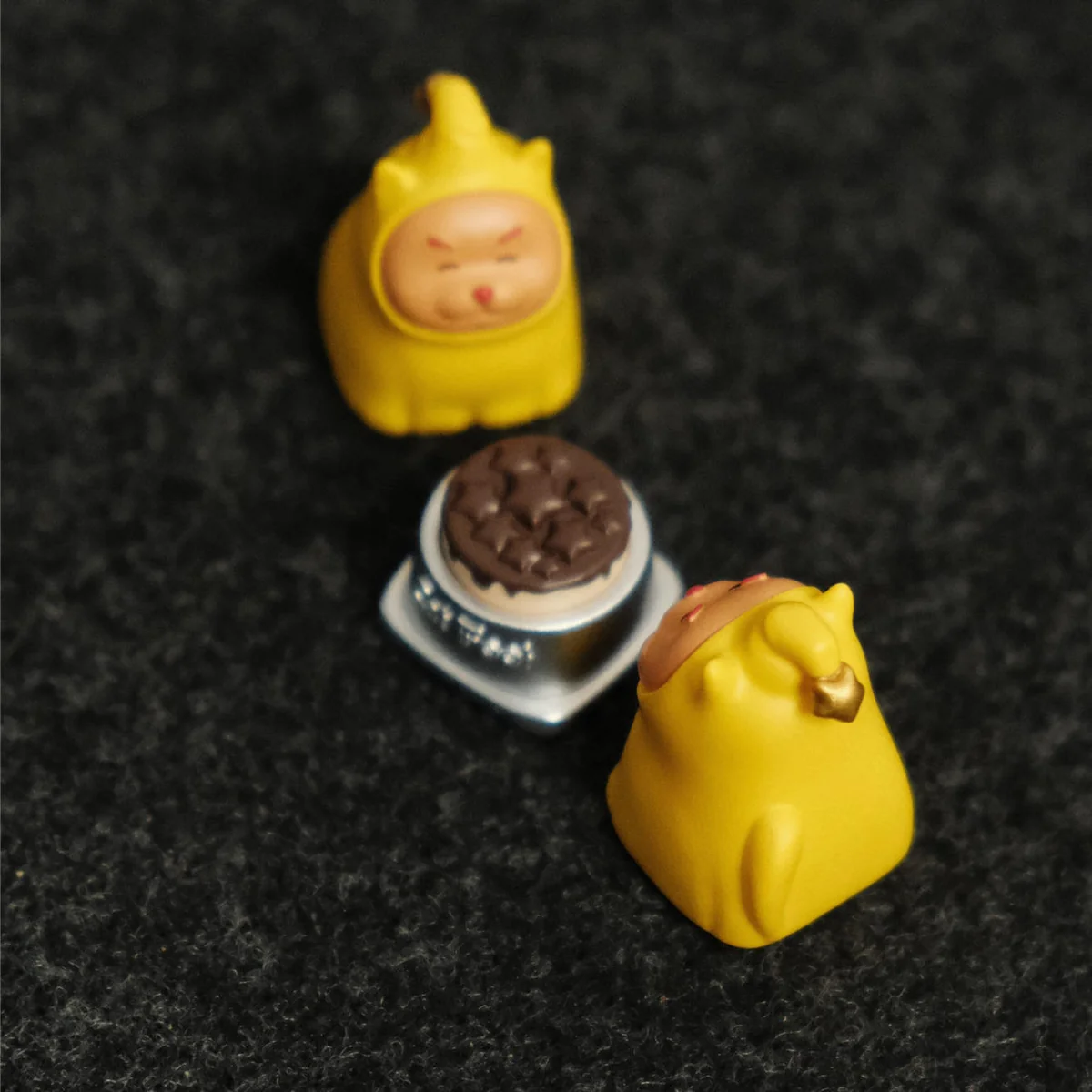 Handcrafted Twinkle Twinkle Cat & Bowl Keycaps gallery, revealing its vibrant, imaginative design and artistic quality from every angle.