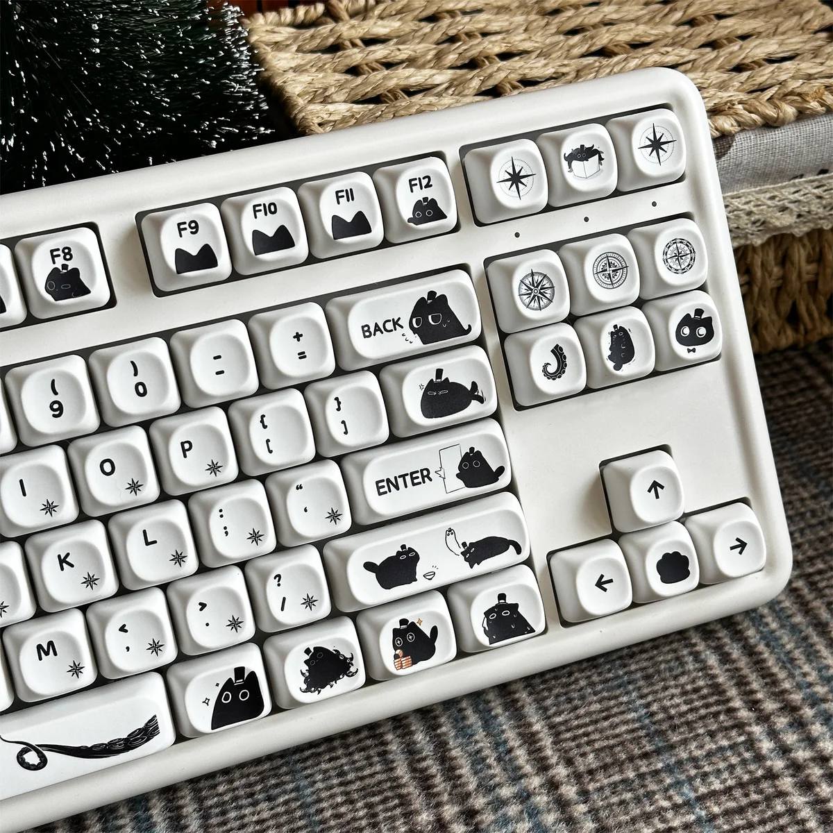 Gallery of Klein Moretti PBT cat keycaps set from multiple angles, highlighting the iconic minimalist feline art and premium craftsmanship for keyboard enthusiasts.