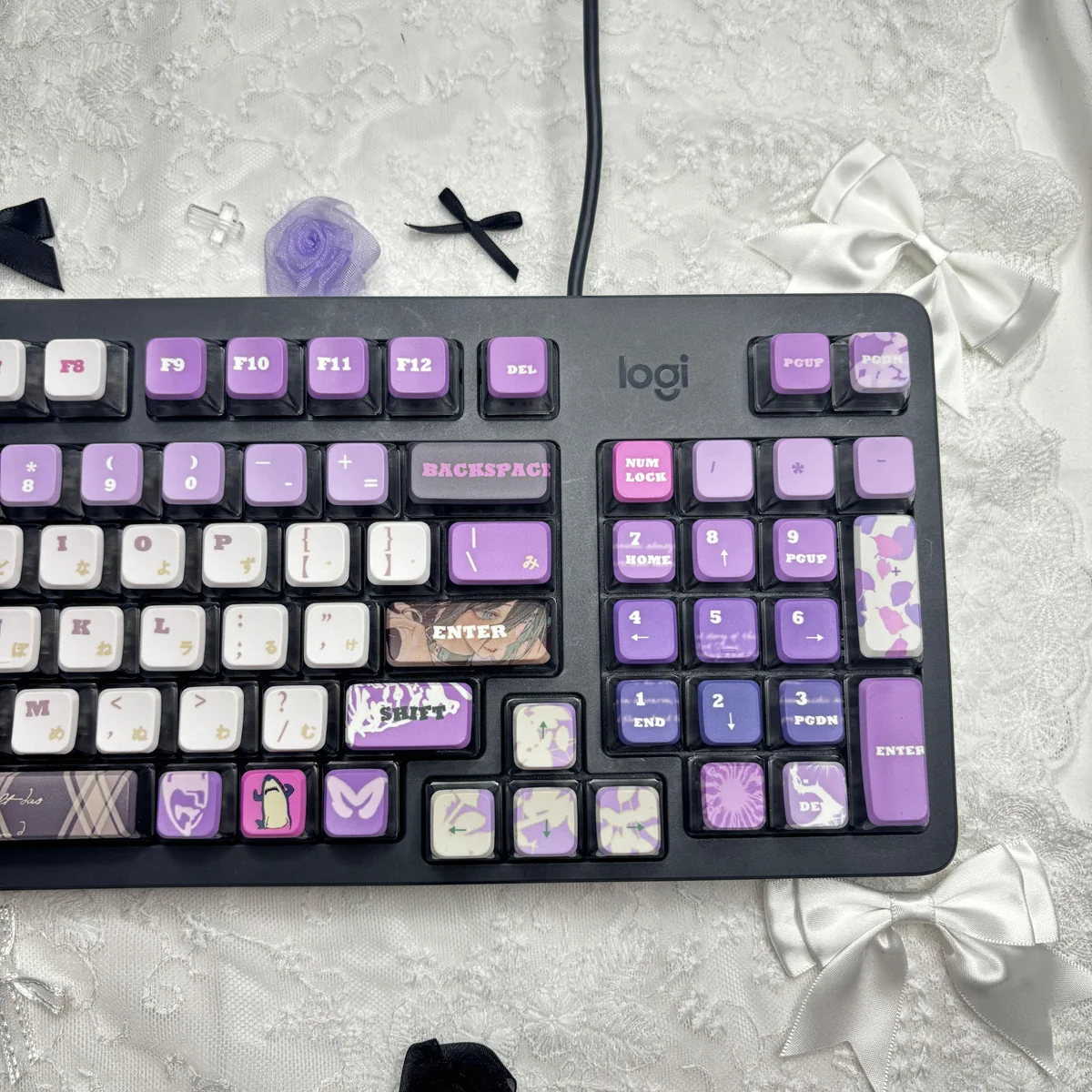 Reze Keycaps: Chainsaw Man MDA set, shown from various angles, reveals explosive character art and vibrant four-sided RGB translucency on premium PBT.