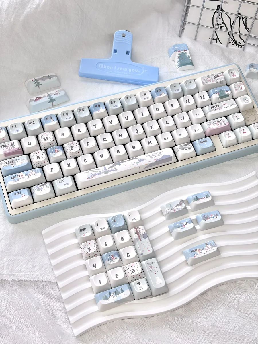 Whimsical Little Snowman mechanical keycaps, a 147-key set featuring playful blue and white winter wonderland designs with charming snowmen.