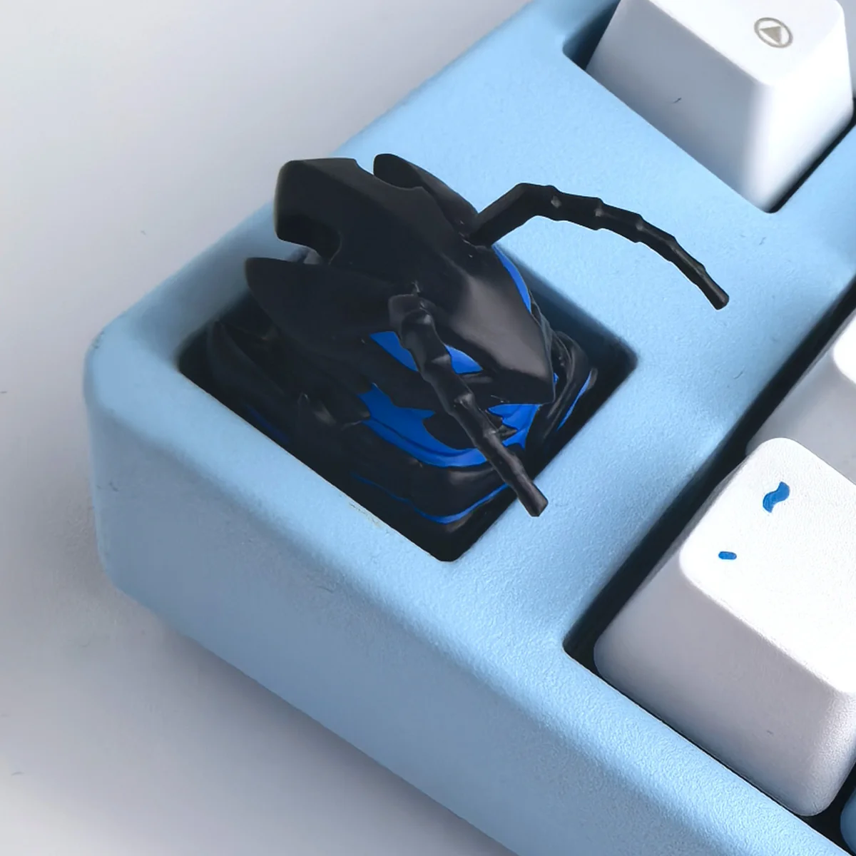 Exclusive Solo Leveling: Tank & Beru Keycaps. Detailed views highlight intricate sculptural Shadow Legion figures from all premium angles.