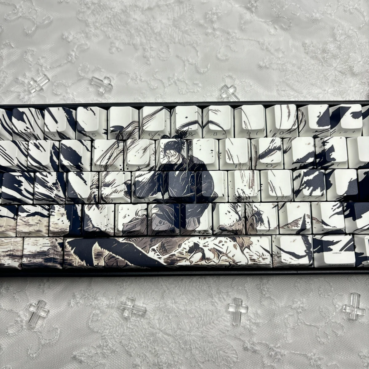 Artistic Sunset With Gull PBT side-printed keycaps set. Detailed views show serene Chinese ink art: sunset, flying seagulls, calm waters. Dye-sublimation.