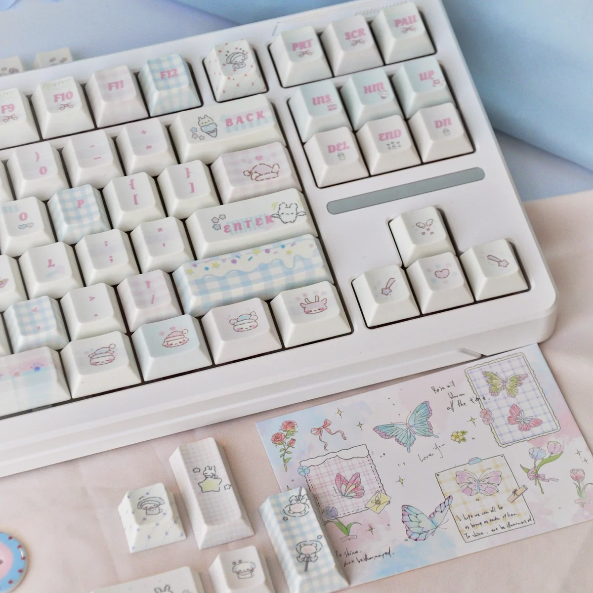 A product image gallery of Sweet Marshmallow PBT Dye-Sub Keycaps Set, showing various cozy angles, soft pastel hues, and whimsical marshmallow designs.