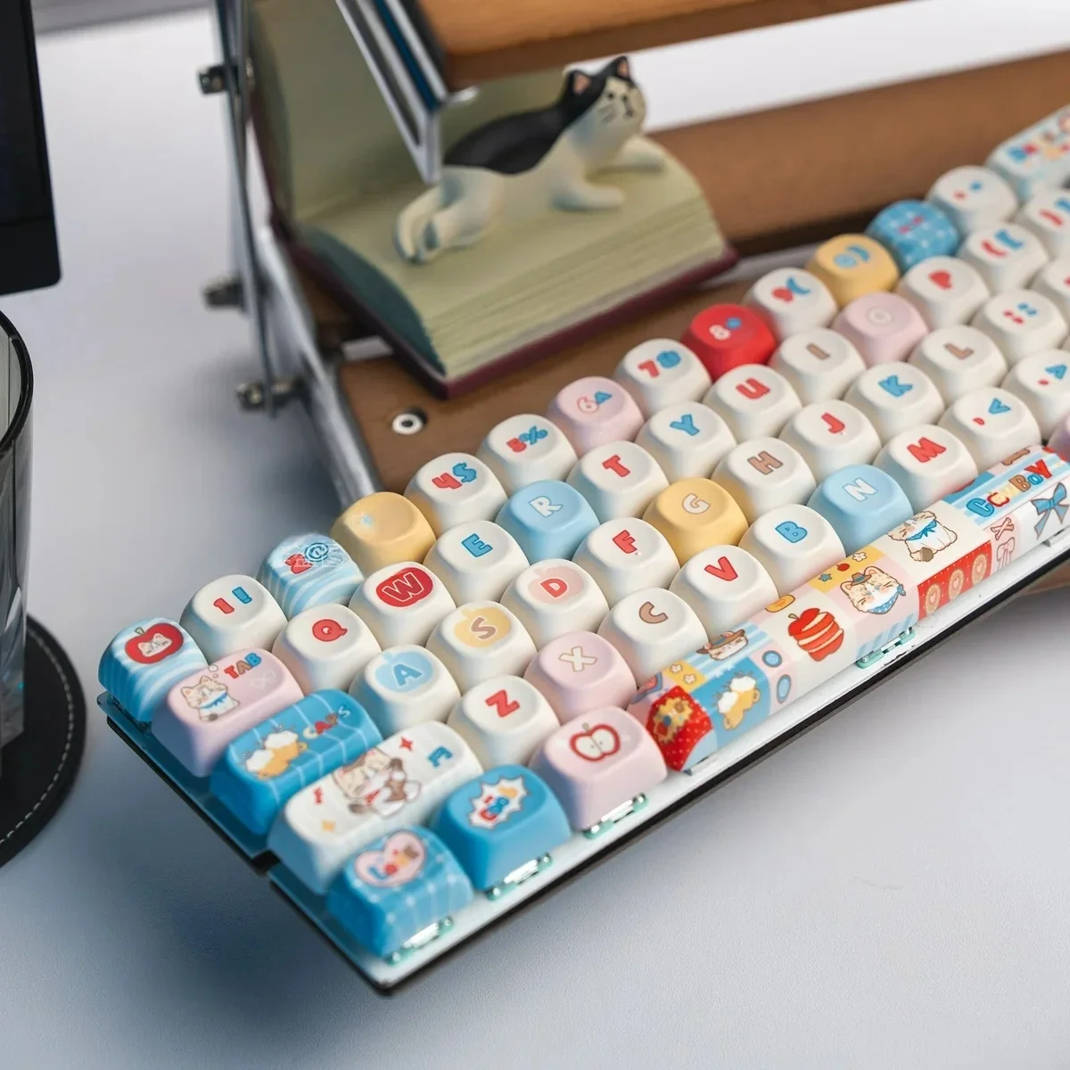 Western Cat Keycap Set close-up, revealing a playful cat in a cowboy hat on a desert landscape. This durable PBT keycap highlights its unique MOA profile.