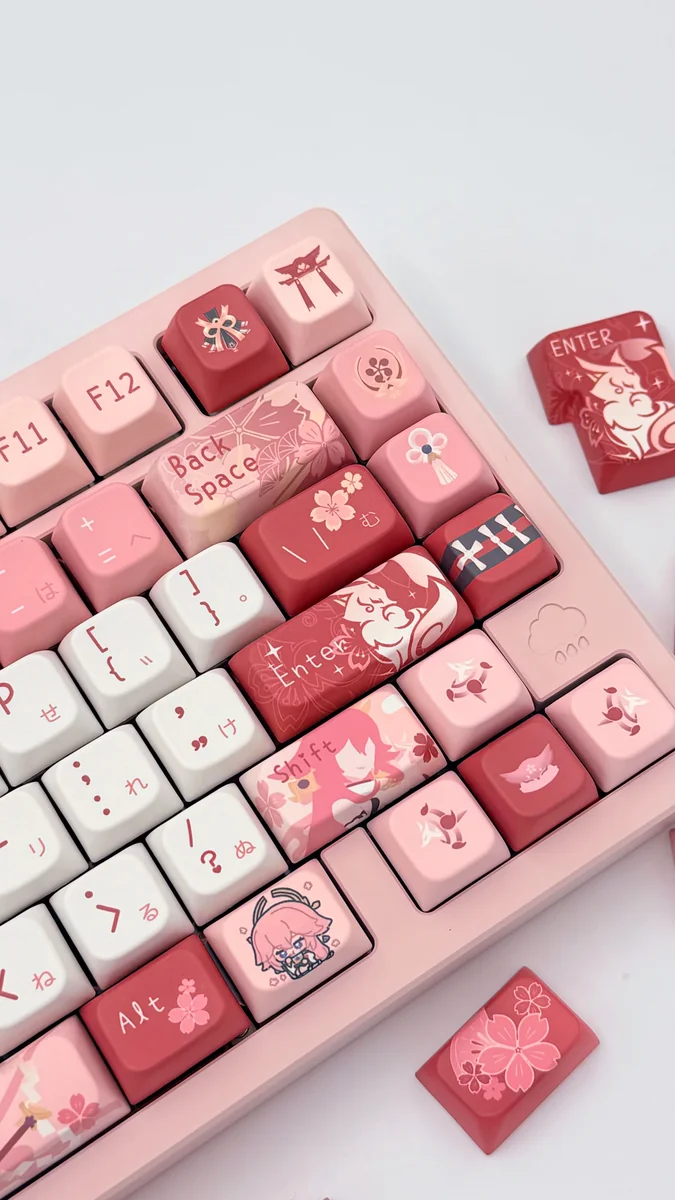 Artistic view of the exclusive Yae Miko Genshin Impact MDA keycaps set, revealing elegant mystical fox motifs and character-inspired colors in detail.