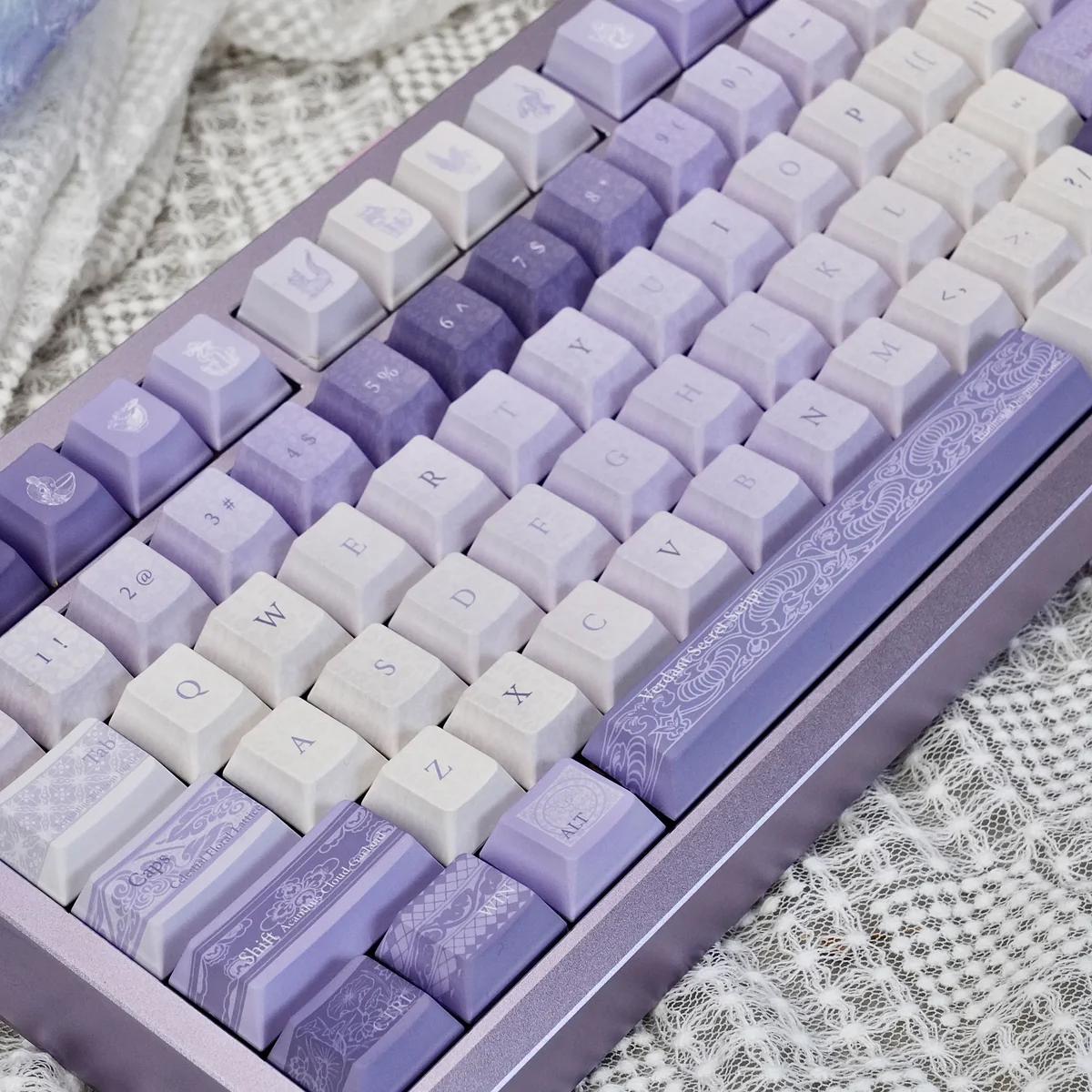 Artisan Antiquity purple keycaps, PBT dye-sub for superior fade resistance, featuring elegant ancient Chinese calligraphy and motifs.