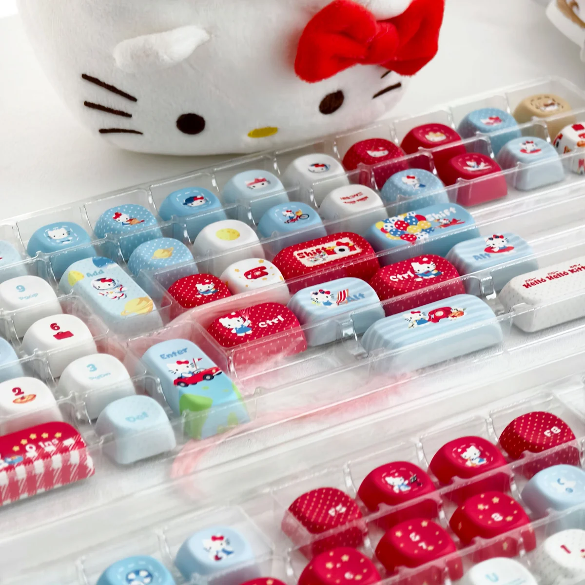 Hello Kitty aesthetic keycaps for custom mechanical keyboards, with a complete travel theme layout.