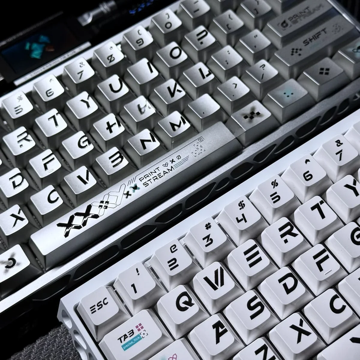 Printstream Keycaps Set gallery: iconic graffiti design, showcasing dual metallic sheen and smooth ceramic finishes from multiple angles. Premium craftsma