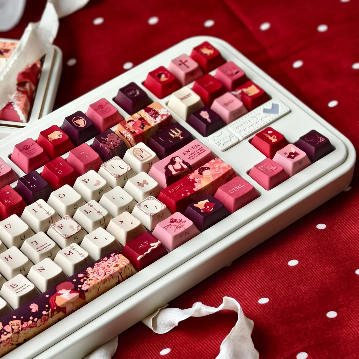 Close-up view of Romeo & Juliet aesthetic keycaps, detailed with romantic motifs and Cherry profile for mechanical keyboards.