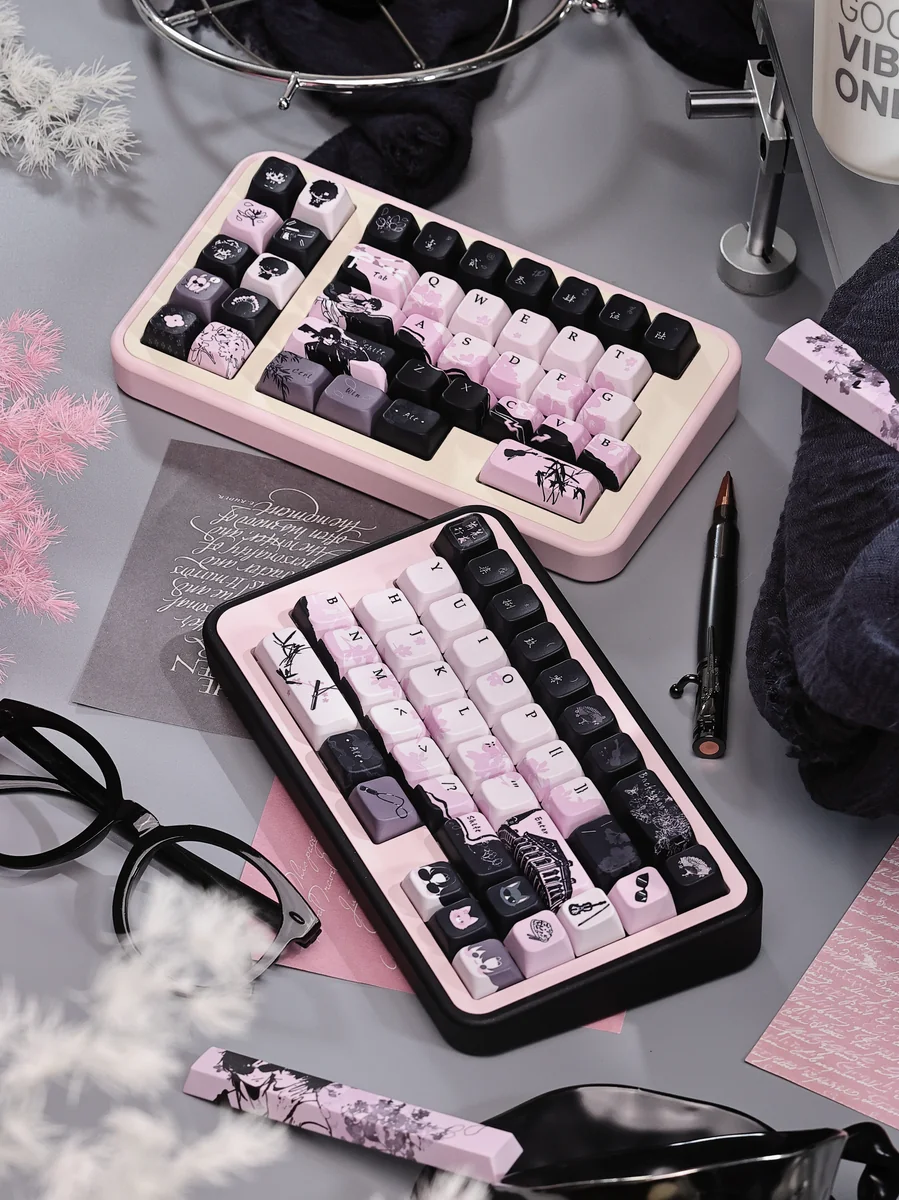 The Lost Tomb: Xie Yuchen & Hei Yanjing Series Keycap Set, revealing its elegant, mysterious dark aesthetic and subtle character motifs as a premium tribute setup.