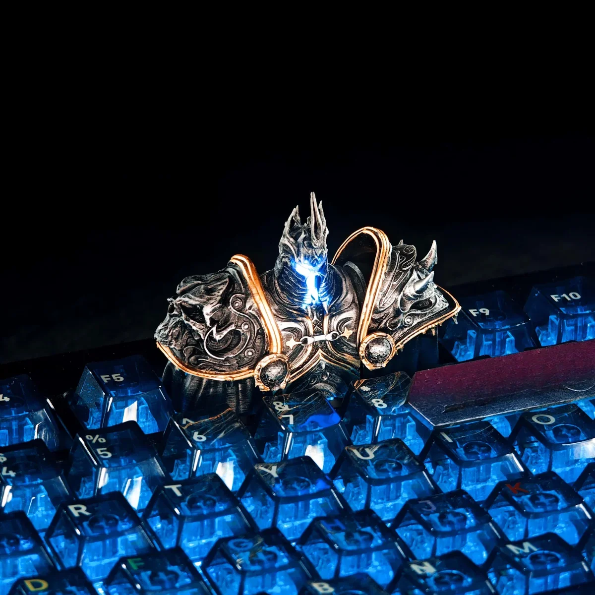 Side view of the hand-painted Arthas Menethil keycap, emphasizing its unique craftsmanship and design.