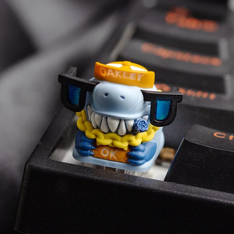 Unique Desktop Statement: Crocodile Artisan Keycap Installation