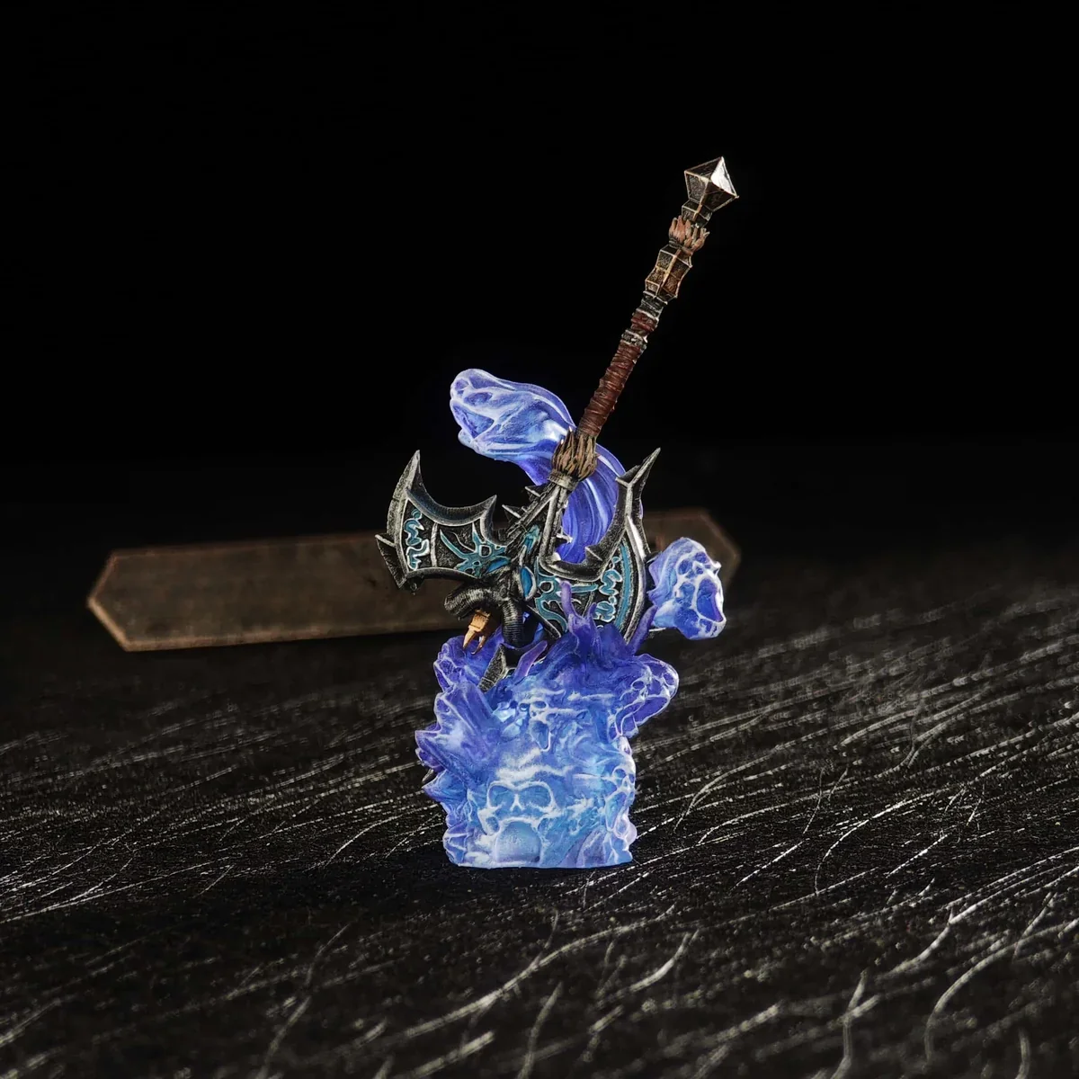 Handcrafted details of the Shadowmourne axe on a keycap