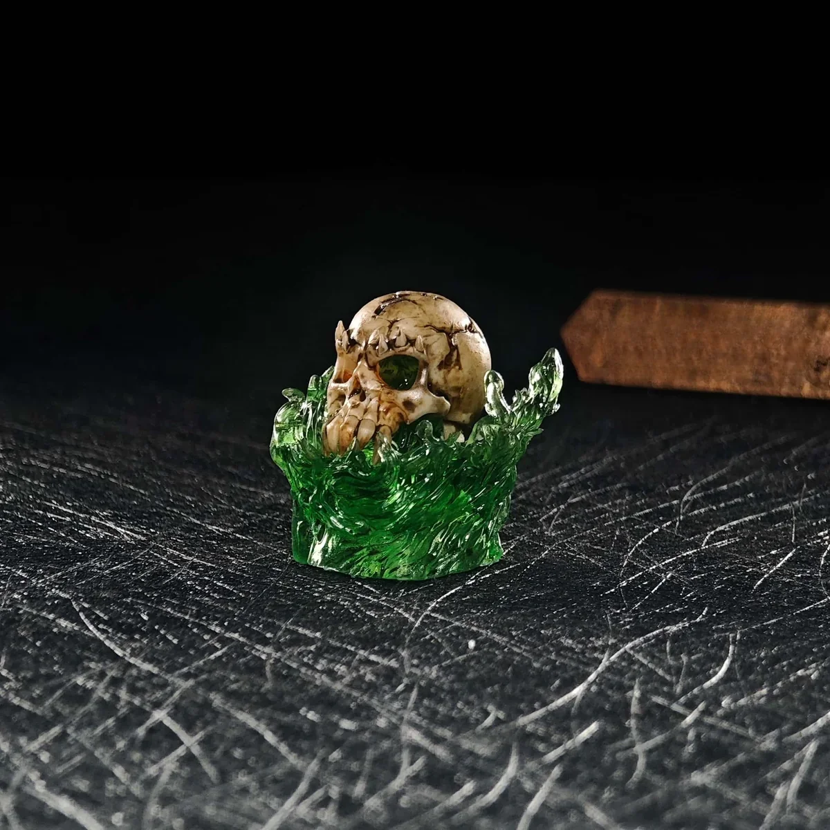 Side profile of World of Warcraft Skull Iconic WoW Gul'dan Skull showing artisan keycap shape and fit