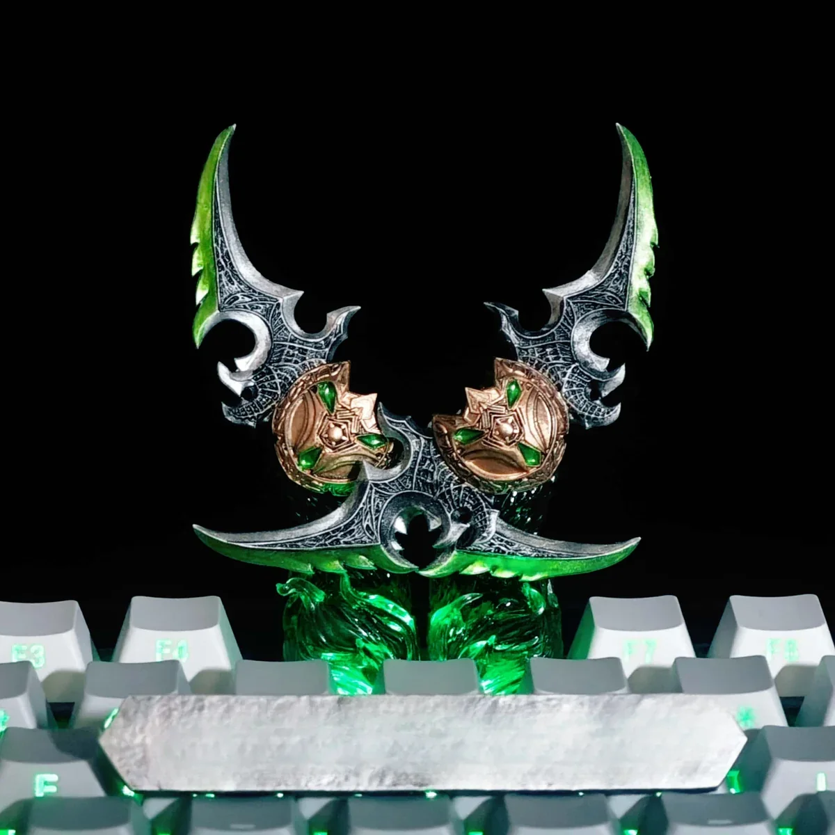 Close-up display of the World of Warcraft Illidan Warglaives Keycap Set