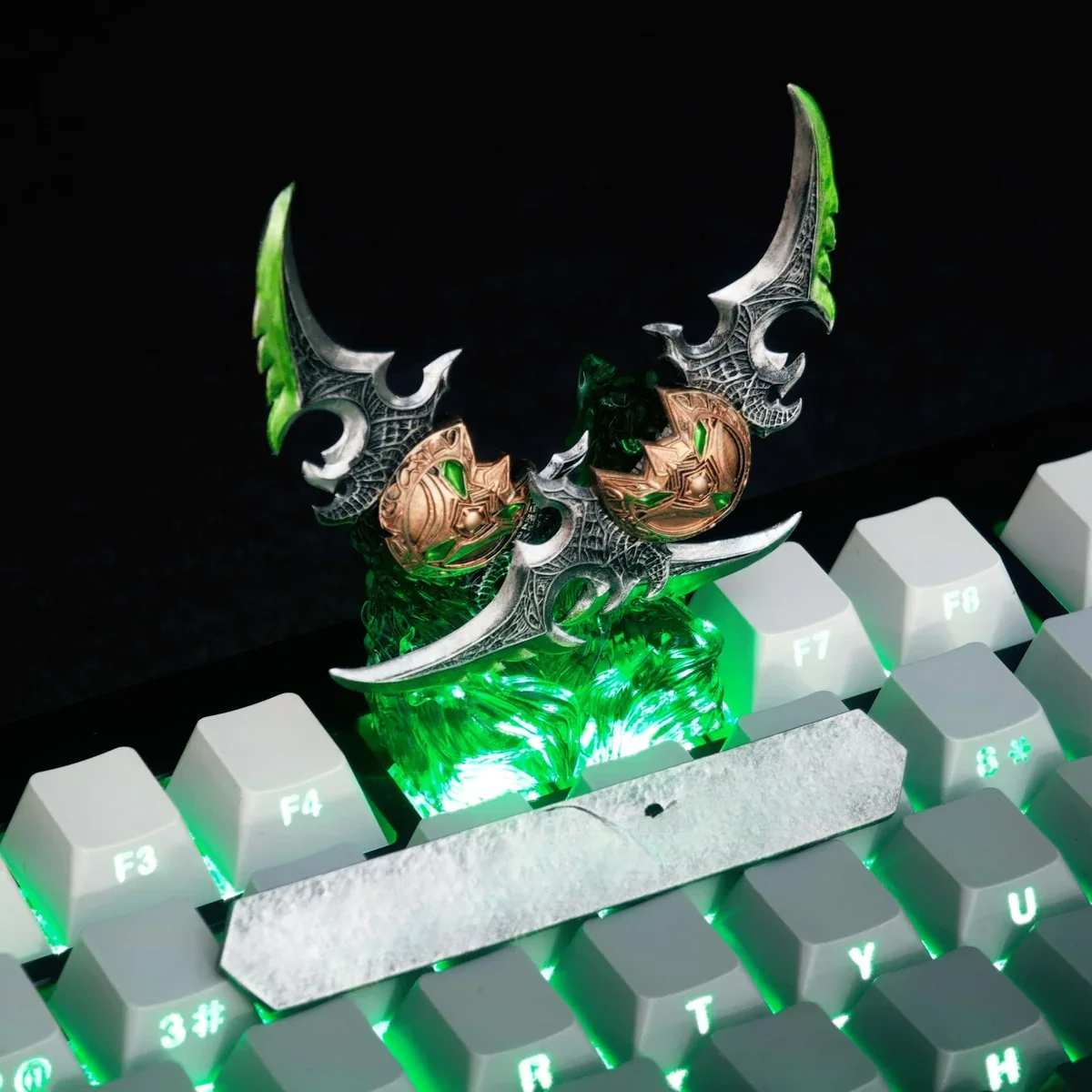 World of Warcraft Warglaives Keycap Set presented in premium collector's packaging