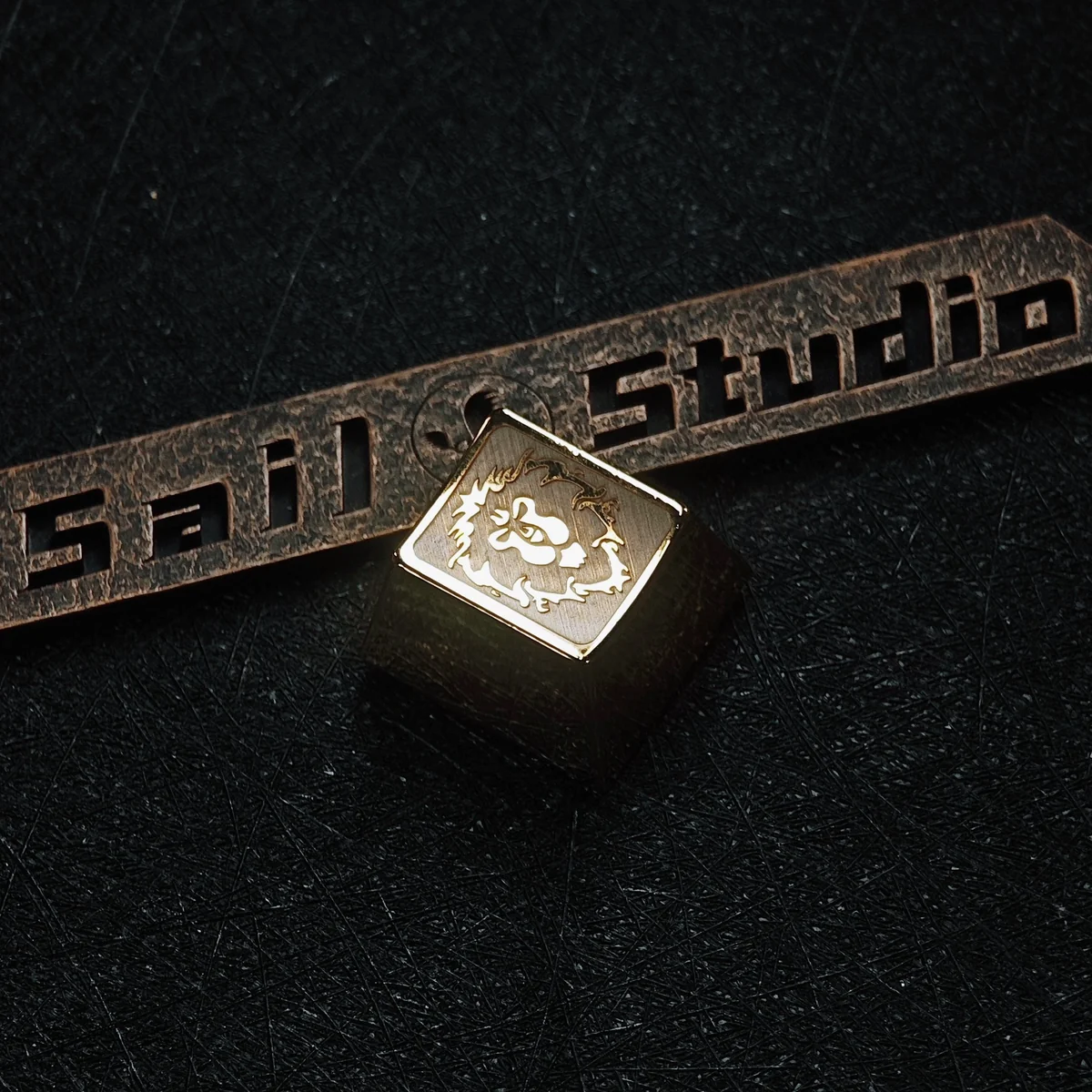 Close-up of World of Warcraft Alliance metal keycap design