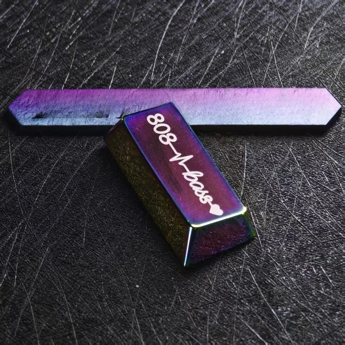 Detailed texture view of 808 Bass Heartbeat Series Vibrant metal 808 bass design and material