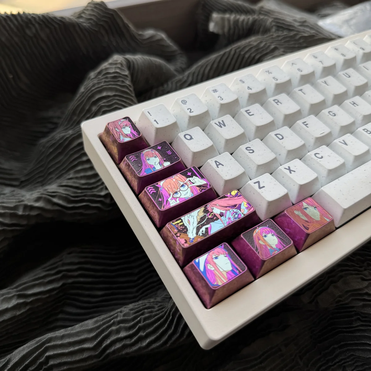 DARLING in the FRANXX Zero Two keycap from multiple angles