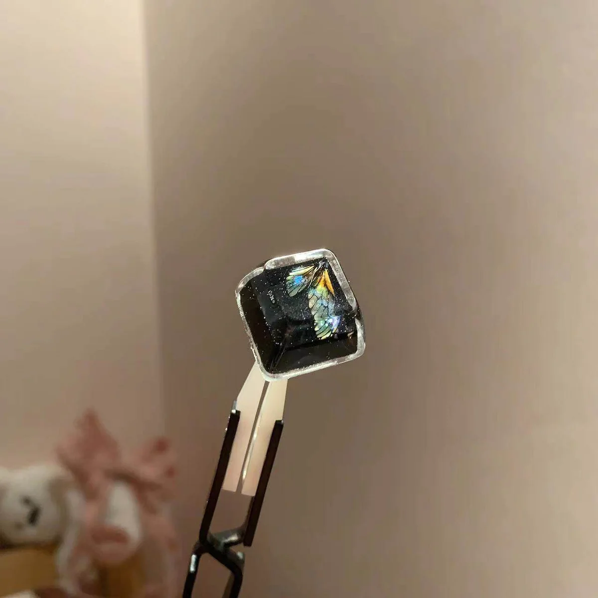 Ethereal Wind keycap showcasing light and shadow play