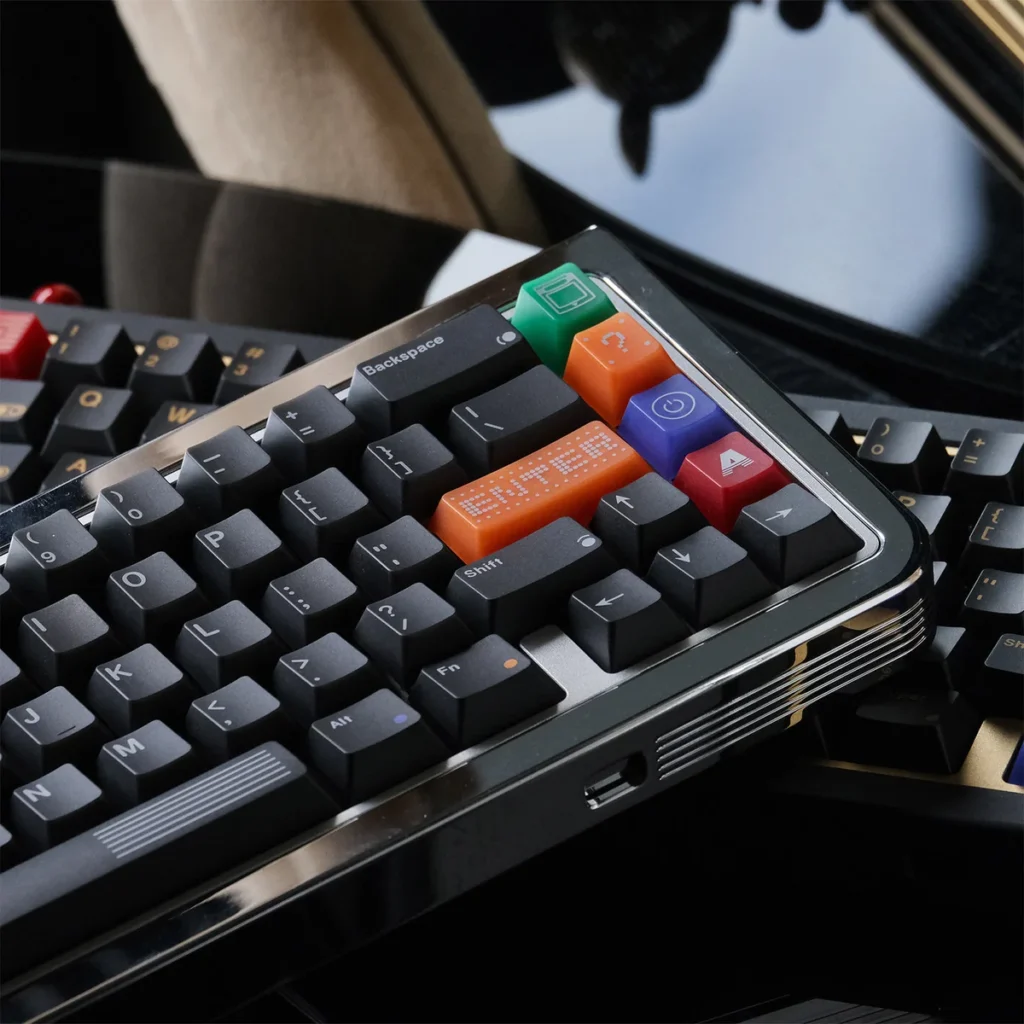 80s Arcade Samurai Keycaps black gold close-up