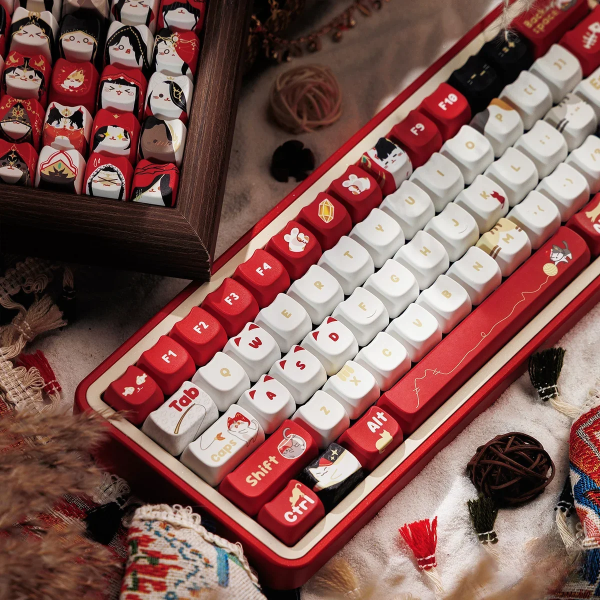 Mechanical keyboard with JX3 Ming Jiao keycaps in a gaming environment