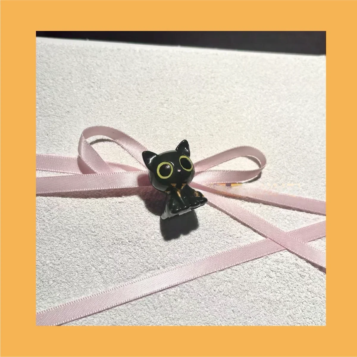 Mischievous cat keycap inspired by Valorant, perfect for gaming setups