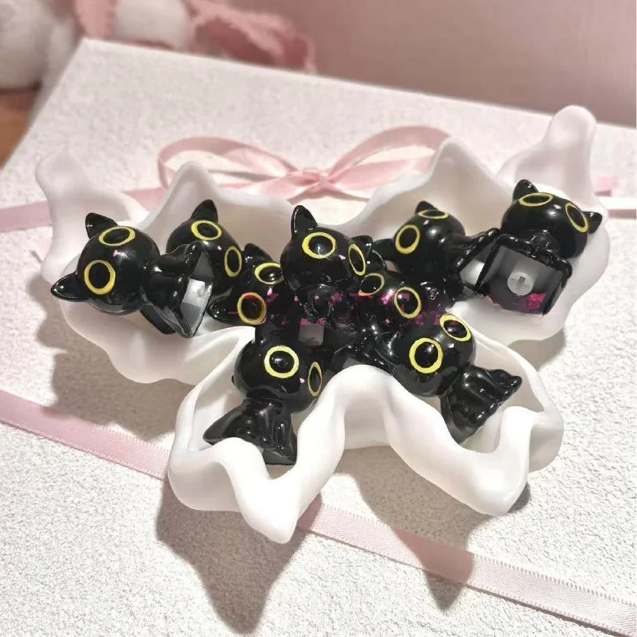 Handcrafted resin keycap featuring Valorant's mischievous cat design