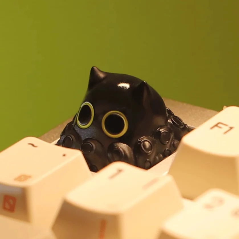 Side profile of Lord of Mysteries Klein Handcrafted 'Lord of showing keycap shape and fit