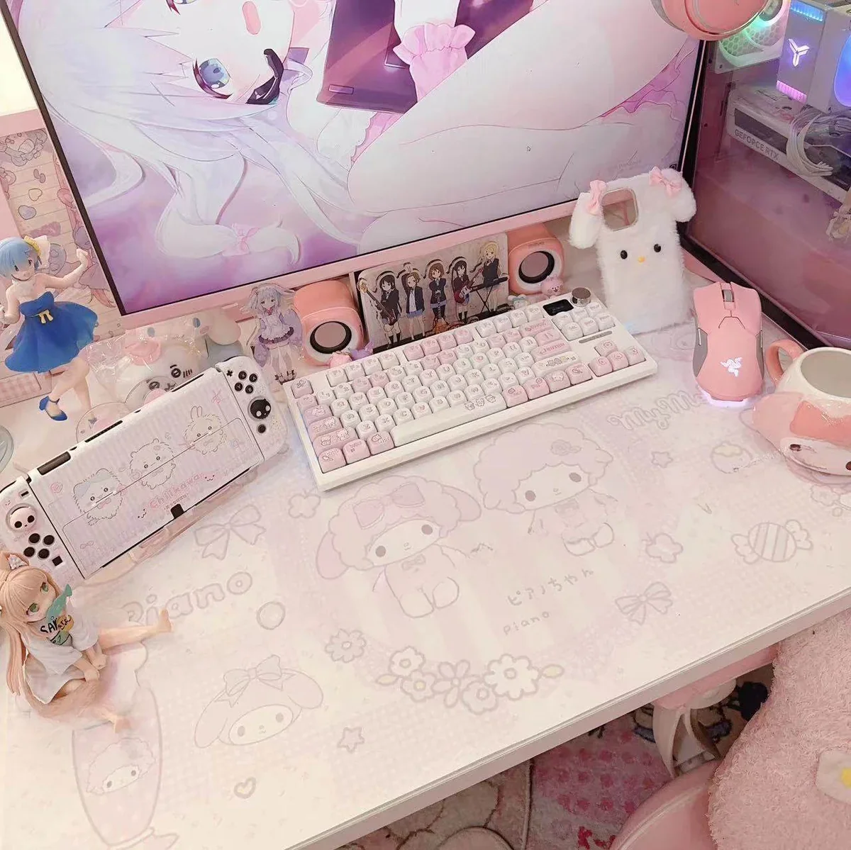 Full layout of pastel pink My Melody & Piano Desk Mat
