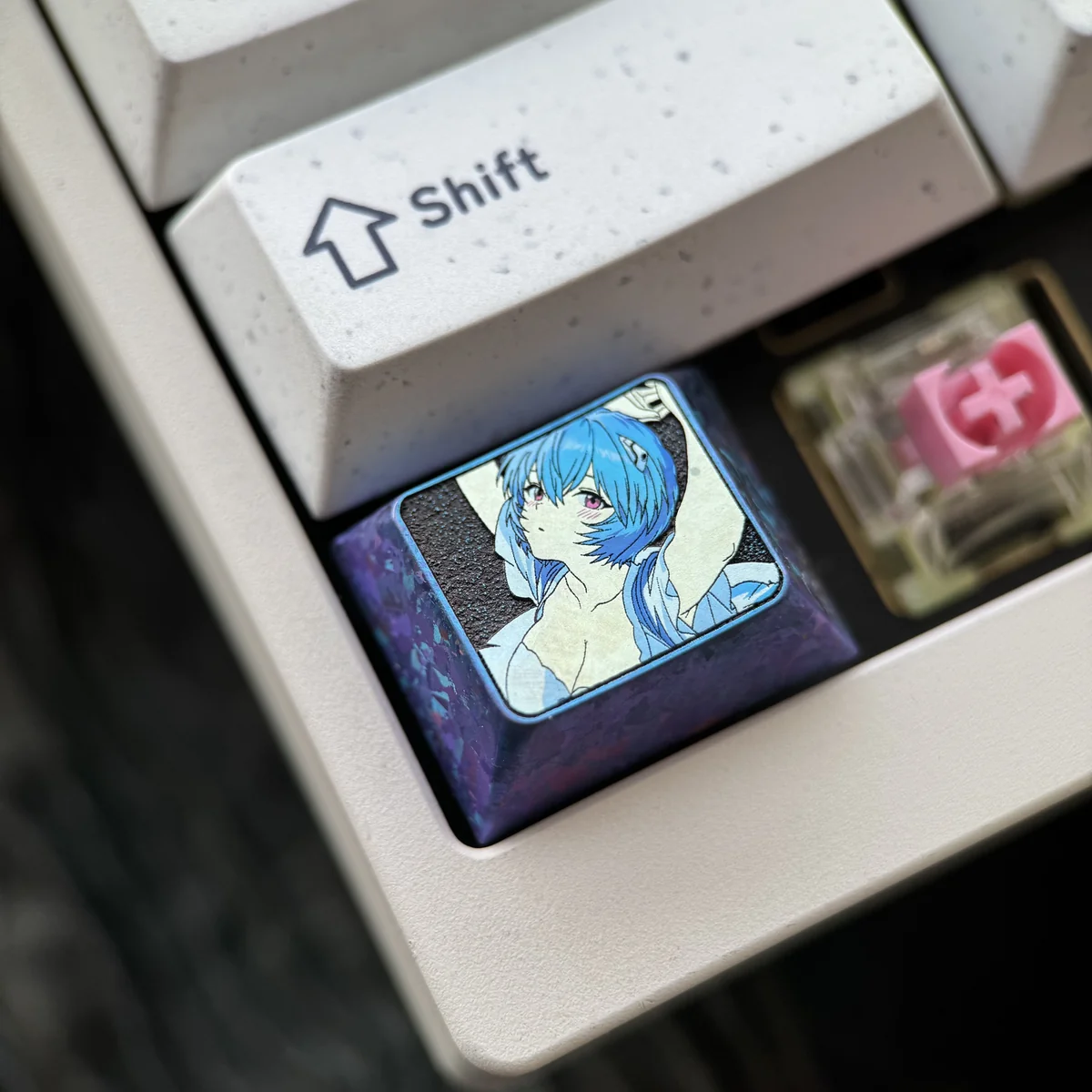 Side profile of Rei Ayanami keycap, highlighting Cherry profile and metallic finish.