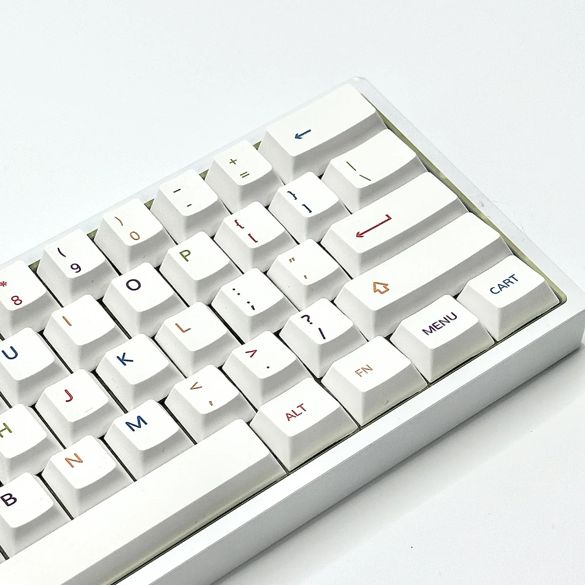Ergonomic design of colorful PBT keycaps highlighting comfort