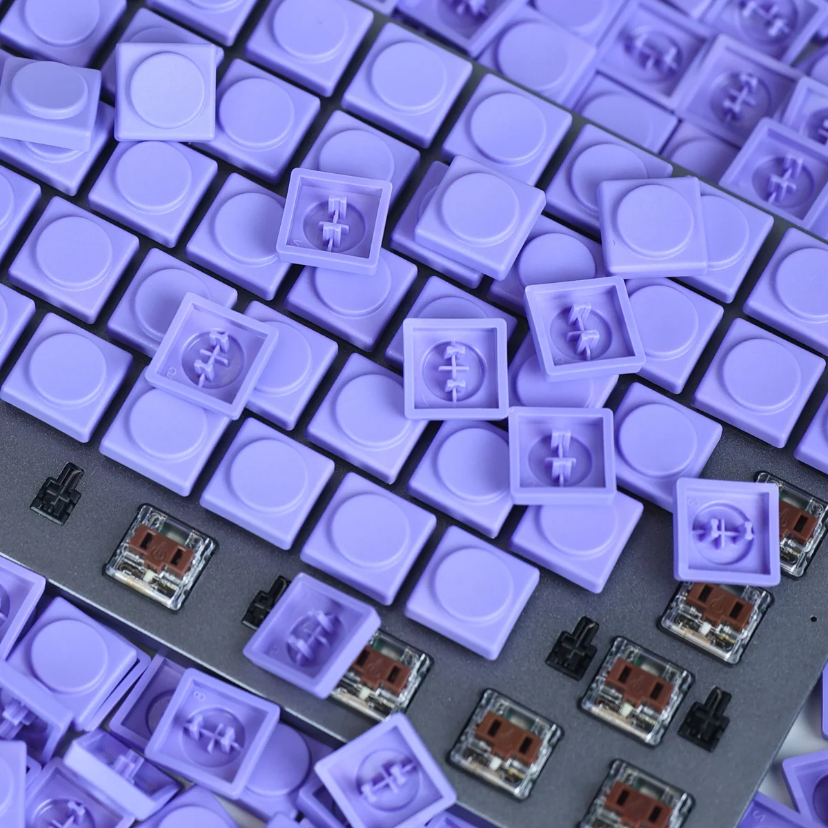 Pig Nose Low Shaft Unique 'Pig Nose' low-profile installed on a mechanical keyboard setup