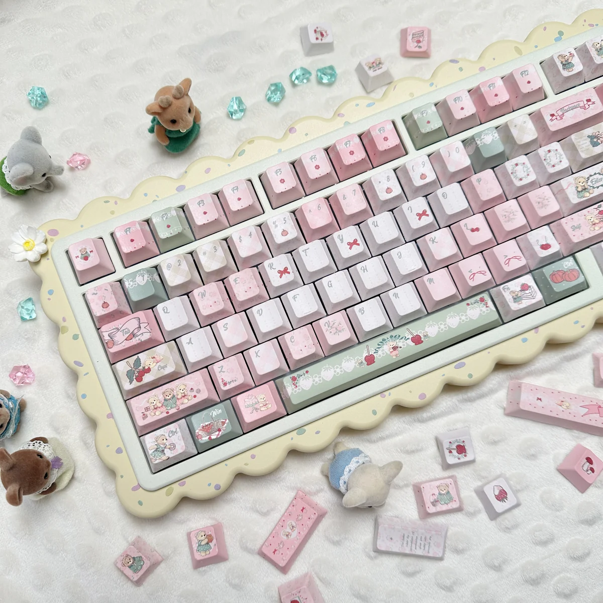 Close-up of adorable bear characters and picnic motifs on the dye-sublimated PBT keycaps.