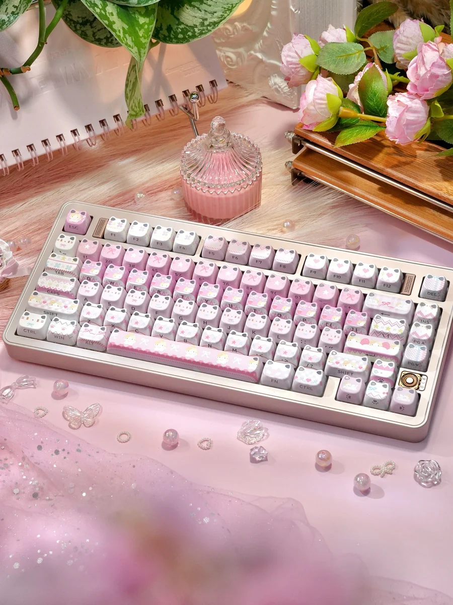 Detailed Fair Isle Pattern on Cat Themed Keycaps with vibrant colors