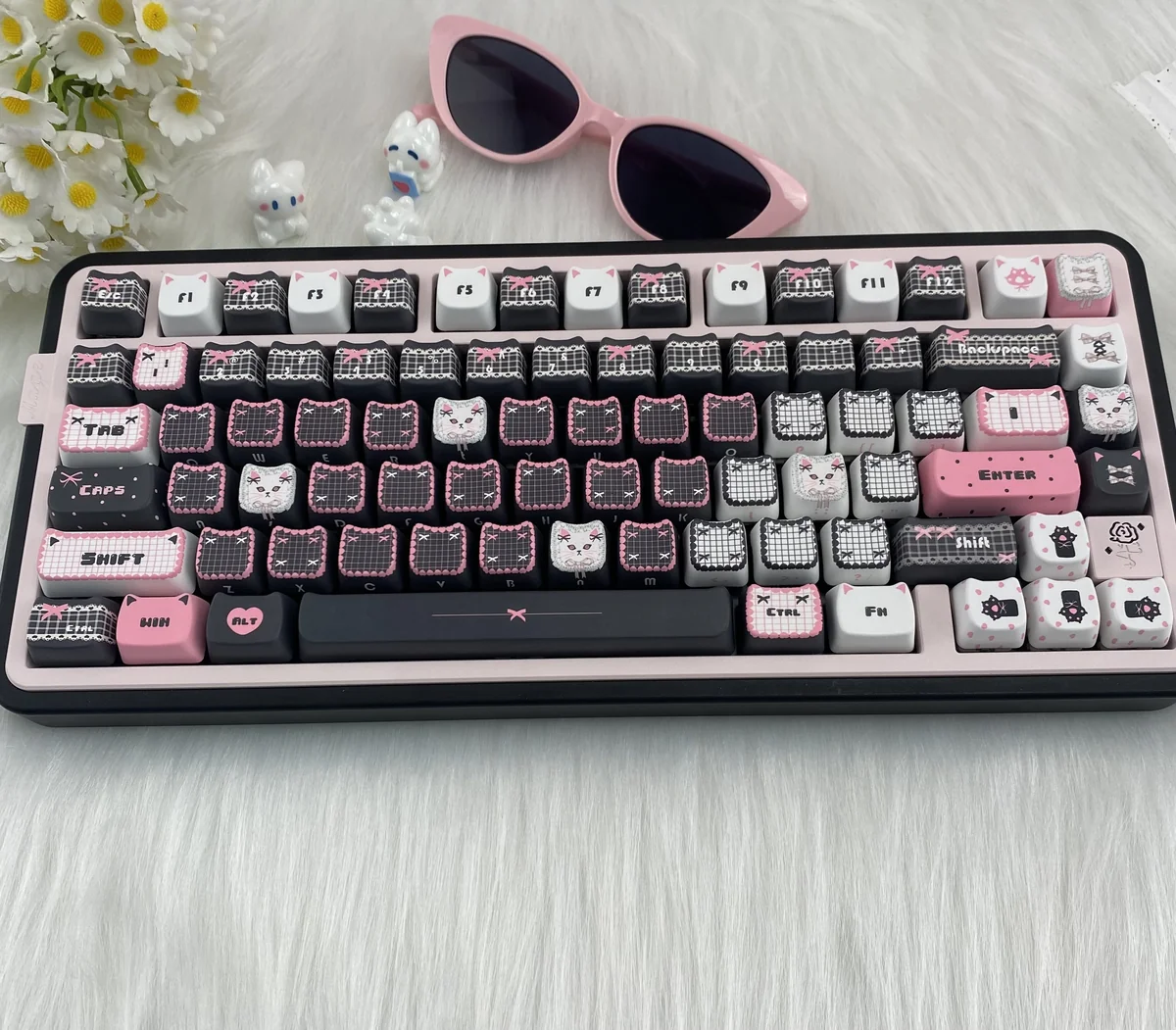 Lace Cat keycaps demonstrating the front lettering option