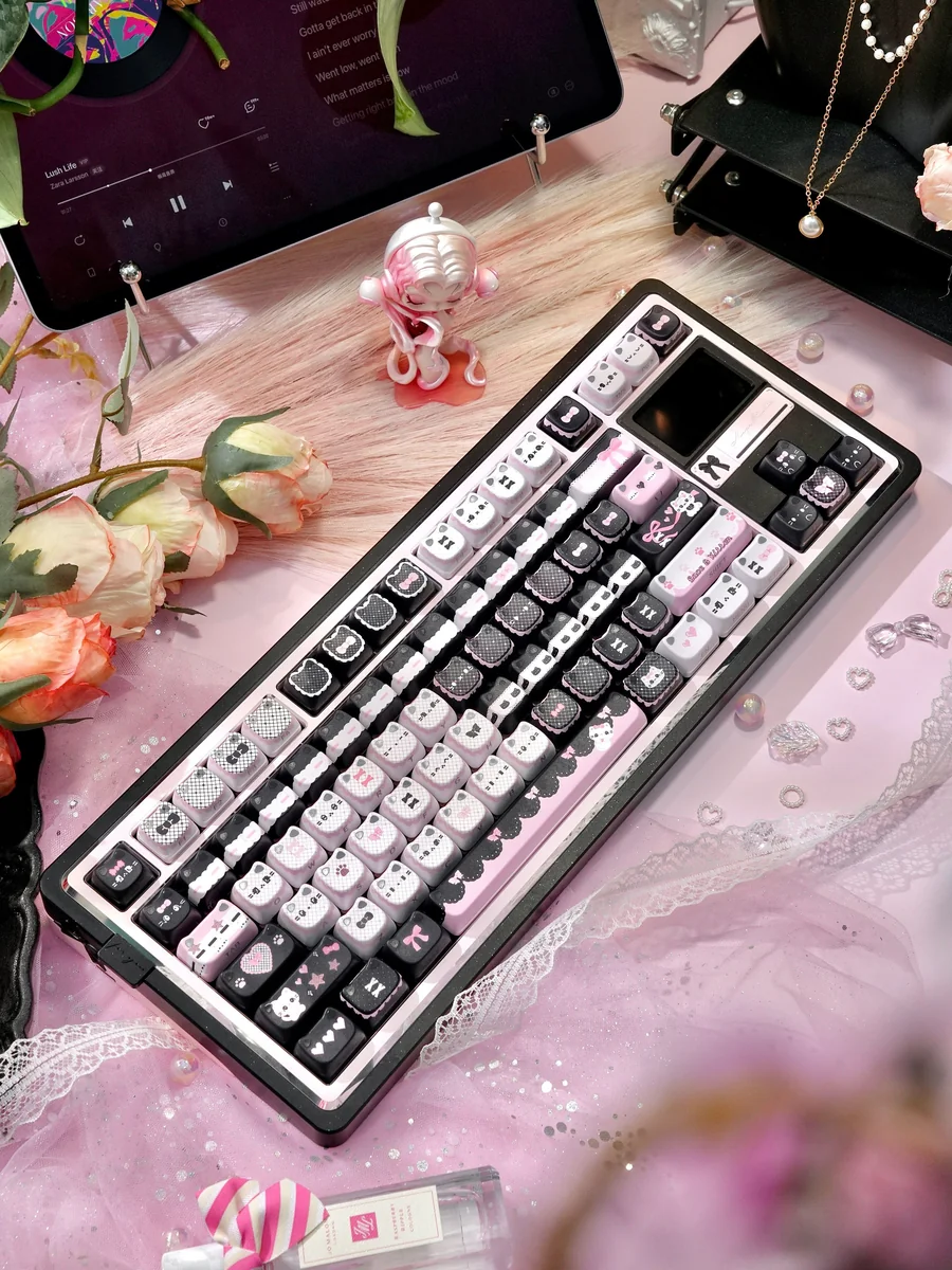 Full mechanical keyboard featuring the Lace Cat Keycap Set in a professional setup