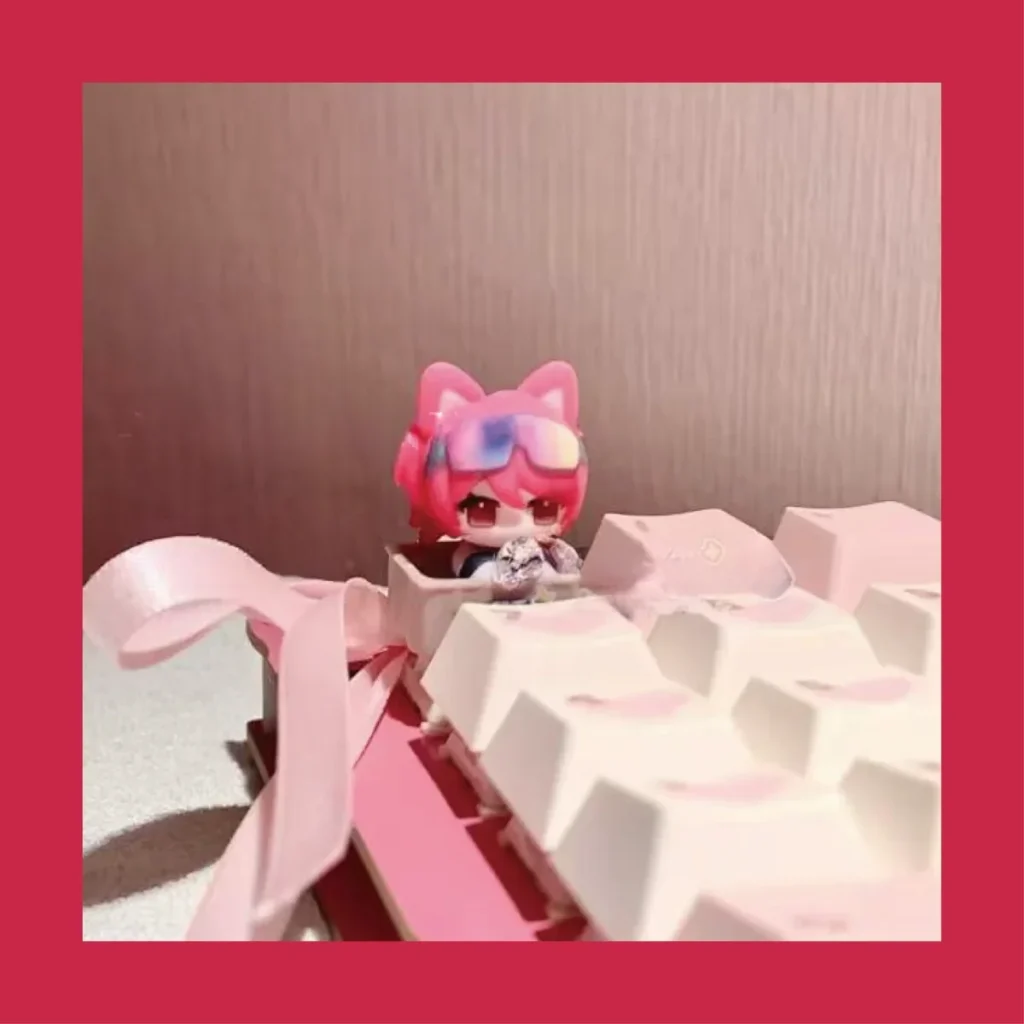 Zoya Pomchenkova Cat artisan keycap close-up